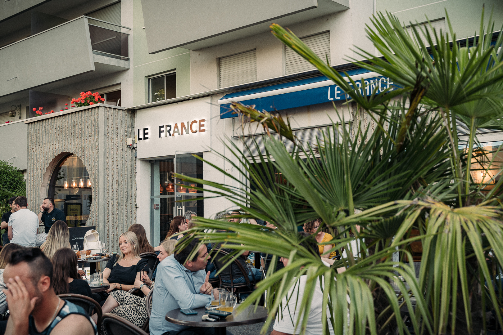 Agence AH – Communication du bar Le France